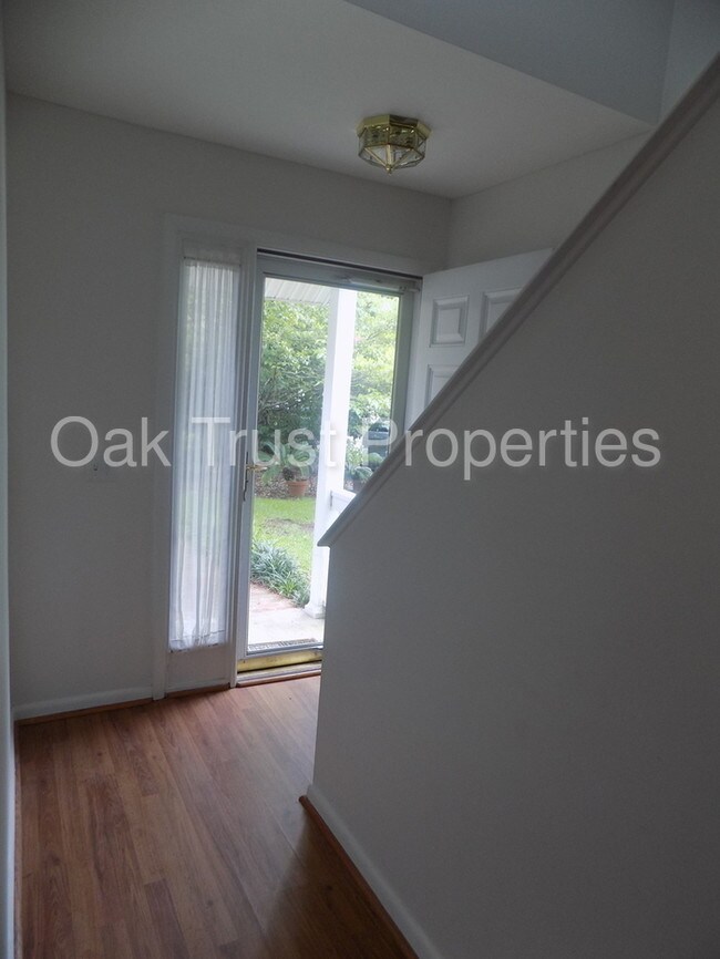 Building Photo - Lakeside James Island Townhouse