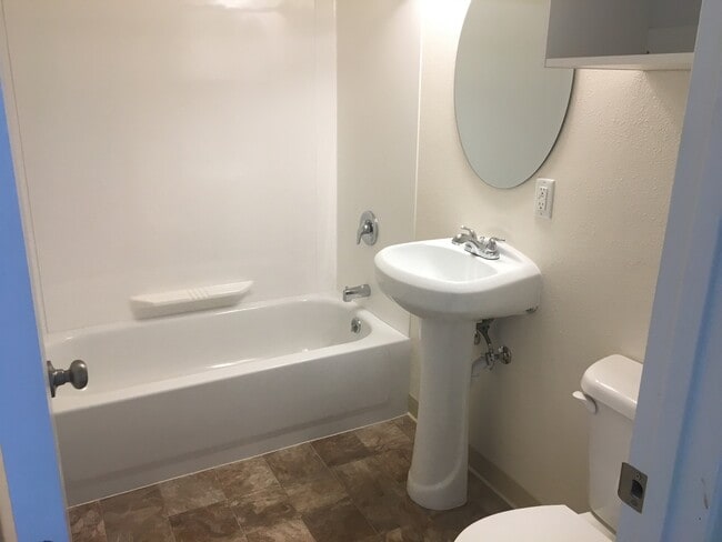 Building Photo - warw01