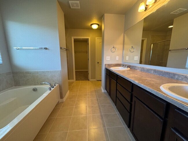 Building Photo - Nearly New 3-Bedroom Home in Beautiful Mon...