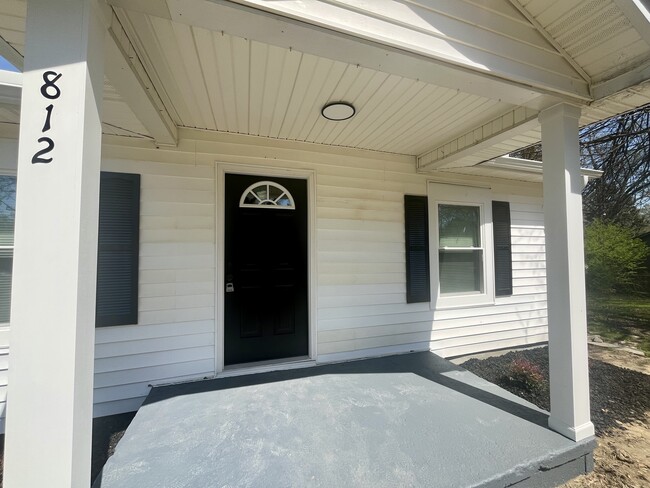 Building Photo - 812 Evening Shade Ln