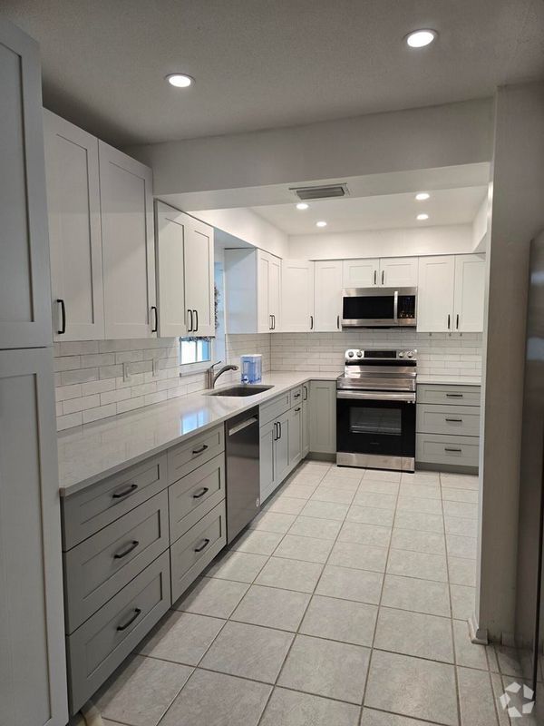 Building Photo - 2672 Rockcrest Ct
