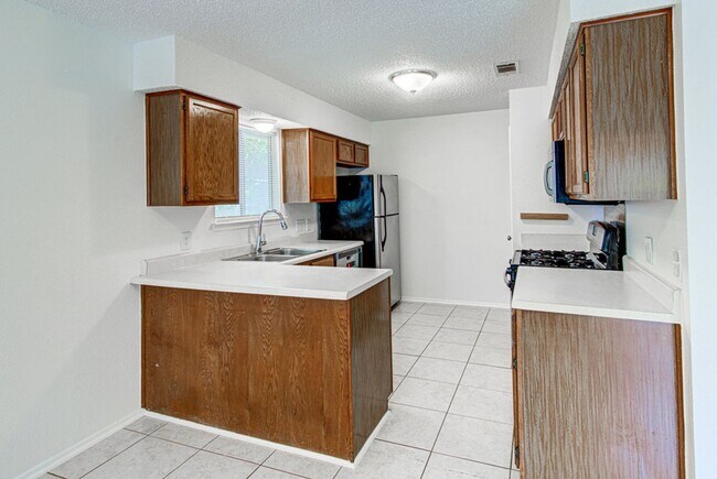 Building Photo - Move-In Ready Cherry Creek 3 Bedroom, 2 Bath!