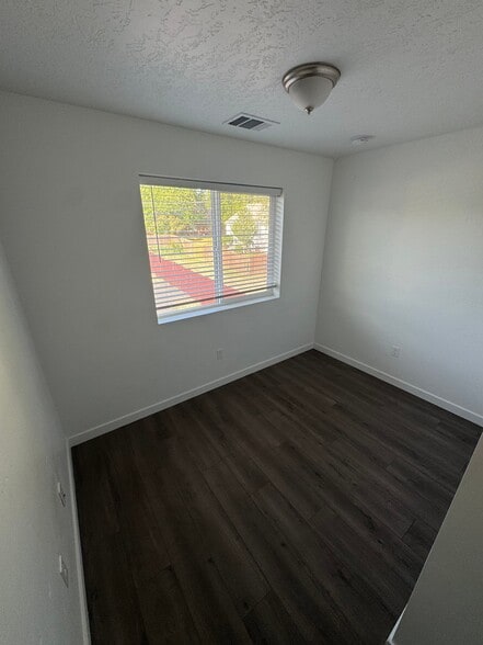 Building Photo - 509 N Trixie Ave