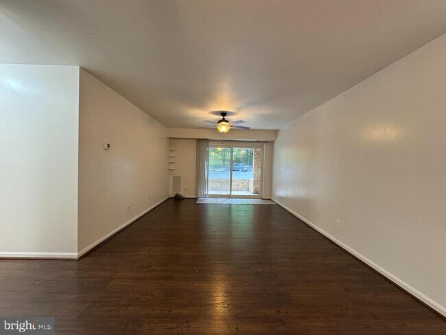 Building Photo - 5916 Cove Landing Rd