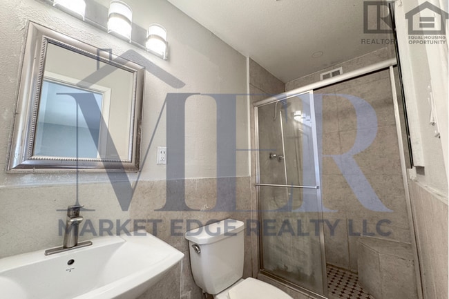 Building Photo - 4Bed/3Bath House at Broadway/Mill Ave! $199 MOVE-IN SPECIAL! Ready for Immediate Move-In! -- RV GATE