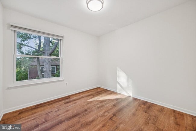 Building Photo - 12260 Greenleaf Ave