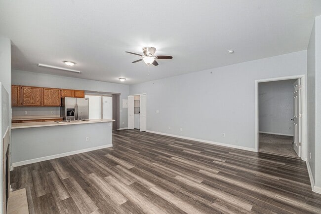 Building Photo - Spacious 2 bedroom home in the heart of Pa...