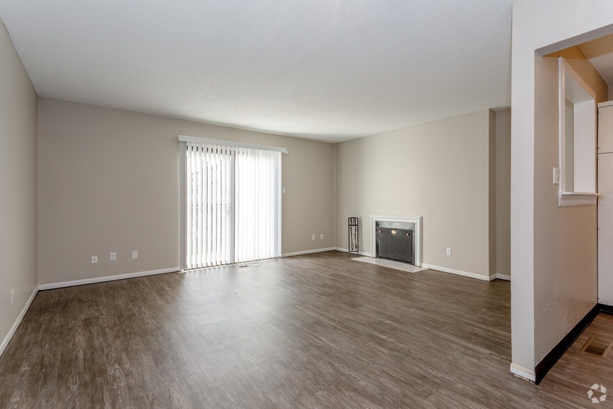 3BR, 2BA Townhouse - 2245 SF - Windchase Flats and Townhomes