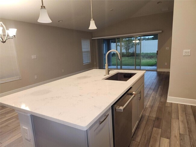 Building Photo - 12573 Oak Hill Way