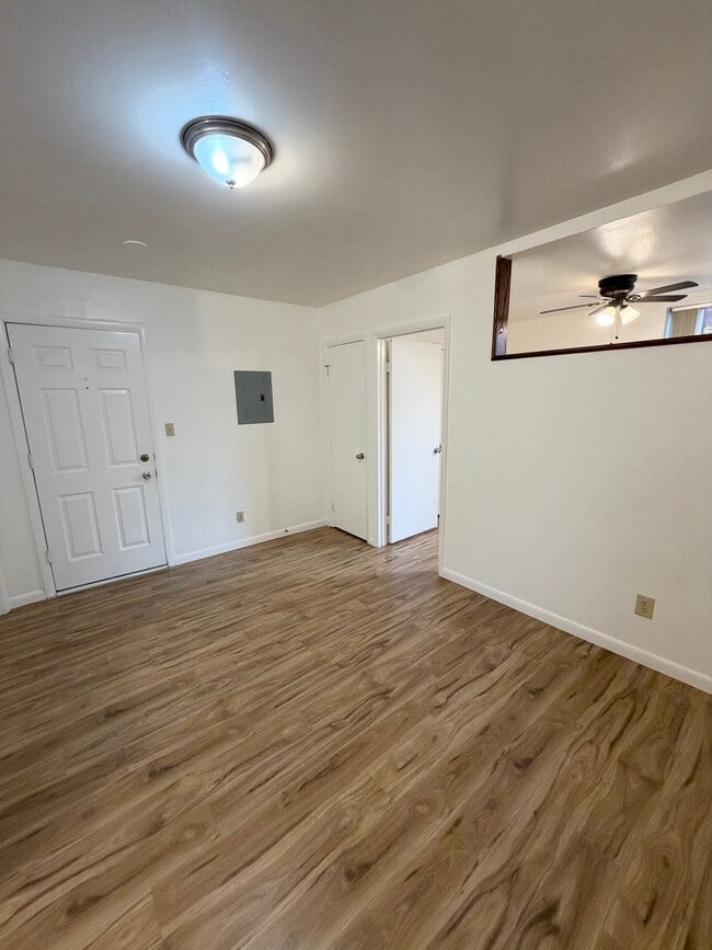 Building Photo - 454 S 500 E