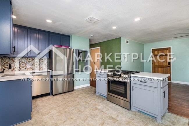Building Photo - 9308 Lindaro Ln