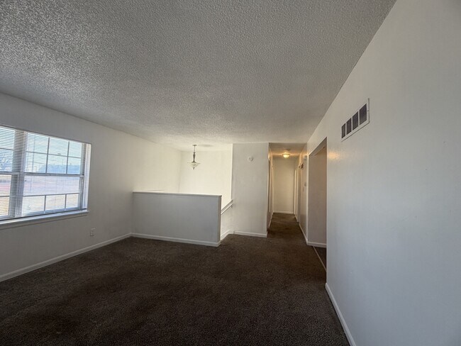 Building Photo - 1112 Olive St