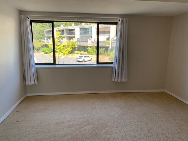 Building Photo - LakeView, Mount lake terrace - 2 bed 1.5 b...