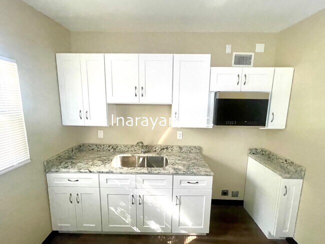 Building Photo - 2204 W Central Blvd