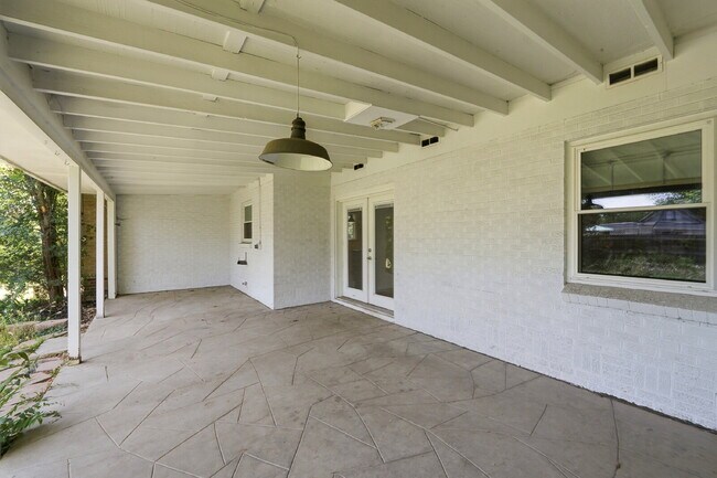 Building Photo - $2,145.95 with $600 off the first month's rent, 2 Beds - 1 Bath, Single Family Home in Denver wit...
