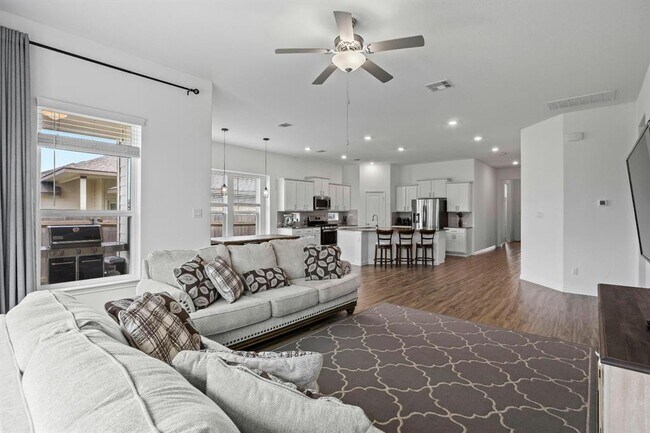 Building Photo - 166 Coronella Dr