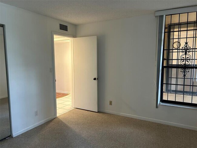 Building Photo - 6123 Coral Lake Dr