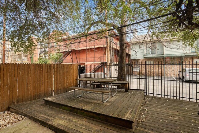 Building Photo - 2811 Rio Grande St