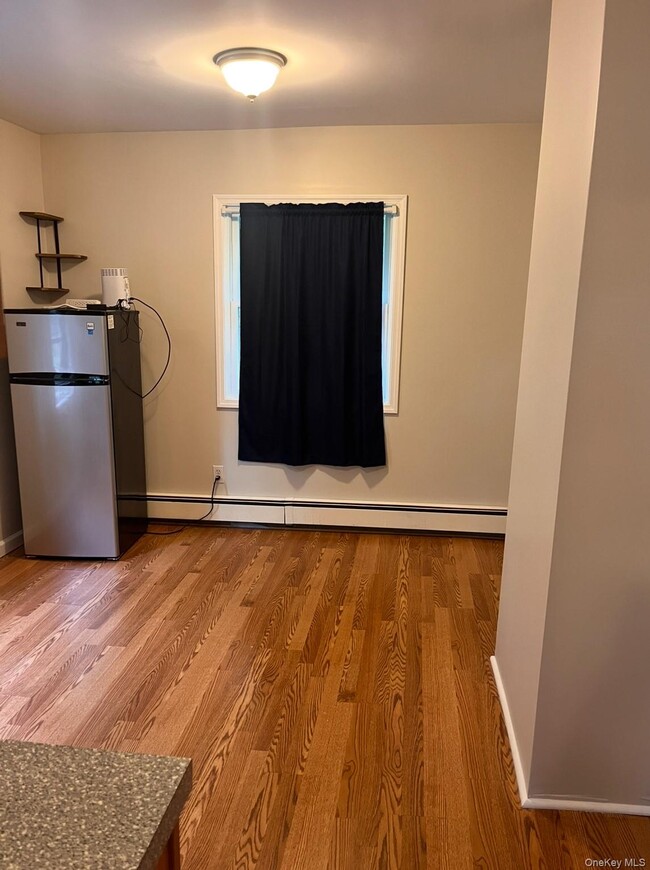 Building Photo - 5 Maplewood Rd