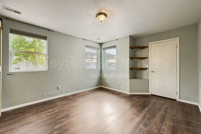 Building Photo - 4870 Beach Ct