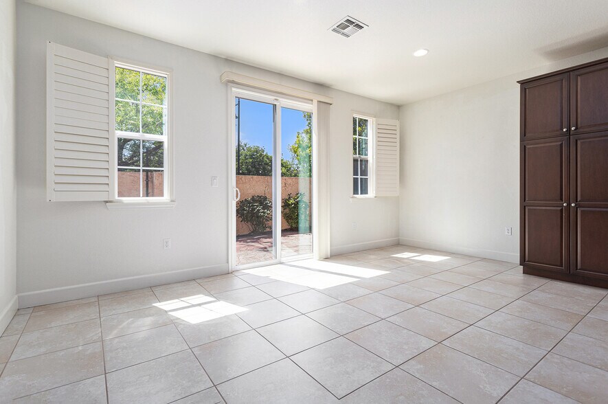 Building Photo - 4970 Trescott Ct