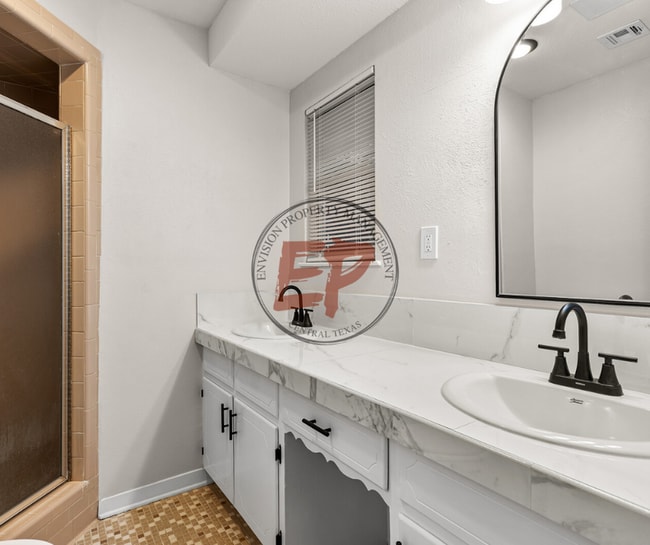 Building Photo - 401 Carver Ave