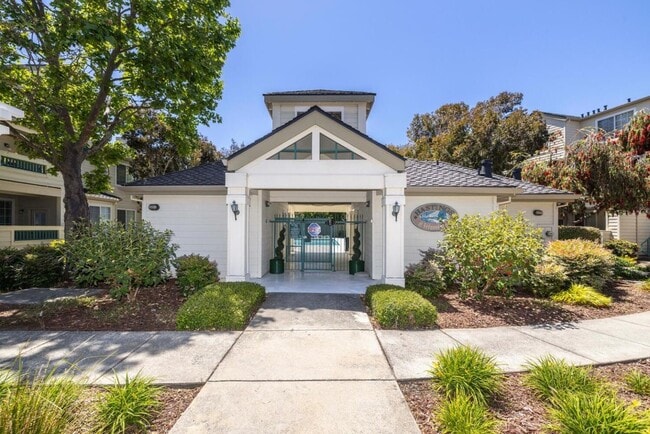 Building Photo - APARTMENT