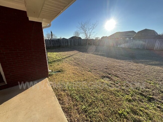 Building Photo - 267 Maree Dr