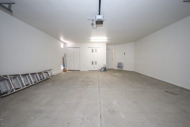 Building Photo - 3167 W Alexanderwood Dr