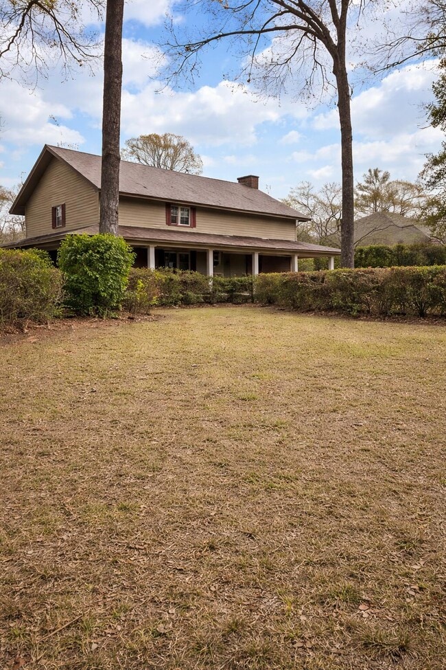 Building Photo - 425 Lakewood Dr