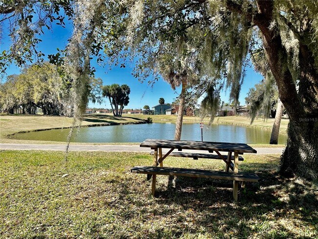Building Photo - 1947 Fairway Loop