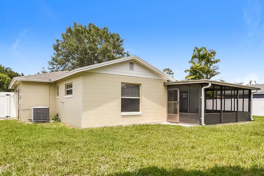 Building Photo - 8318 Mattituck Cir