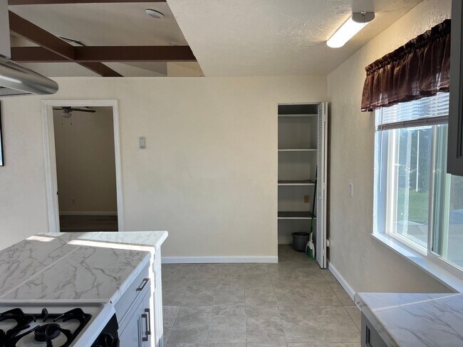 Building Photo - Delta Living