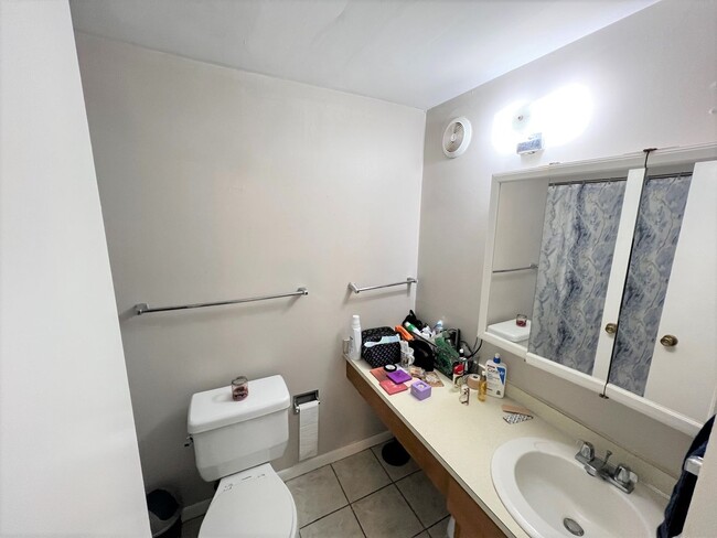Building Photo - Spacious 1 Bdr Apt Across from KSU -