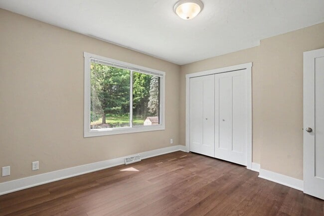 Building Photo - 132 Scotts Dr