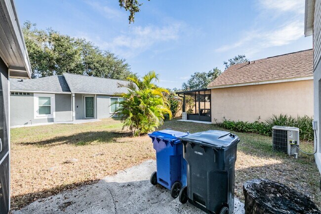 Building Photo - 6724 Summer Haven Dr