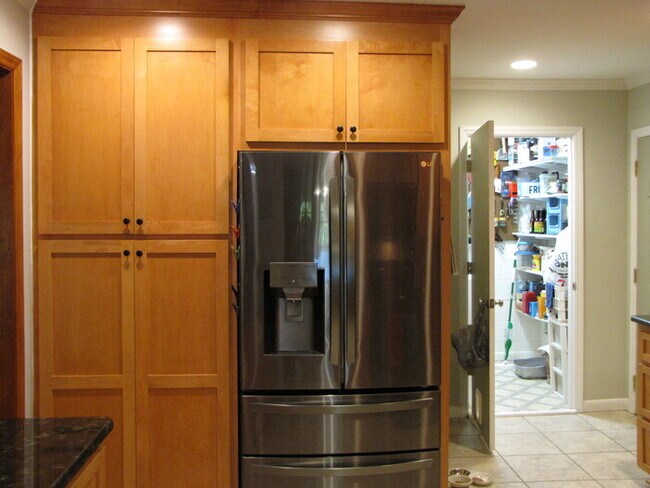 Building Photo - 2907 Elgin St