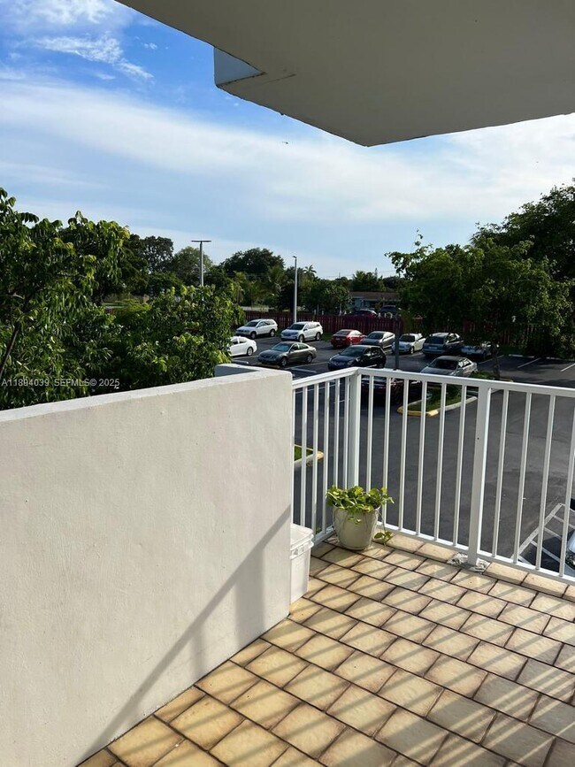 Building Photo - 1200 NE Miami Gardens Dr