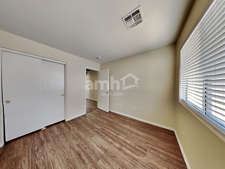 Building Photo - 8208 W Apache St