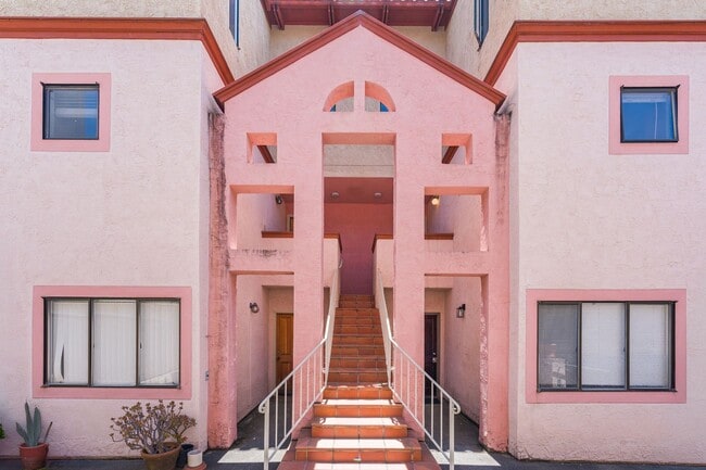 Building Photo - North Berkeley Condo – Steps from Campus w...