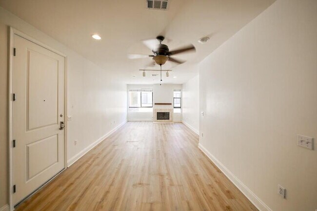 Building Photo - 6938 Laurel Canyon Blvd