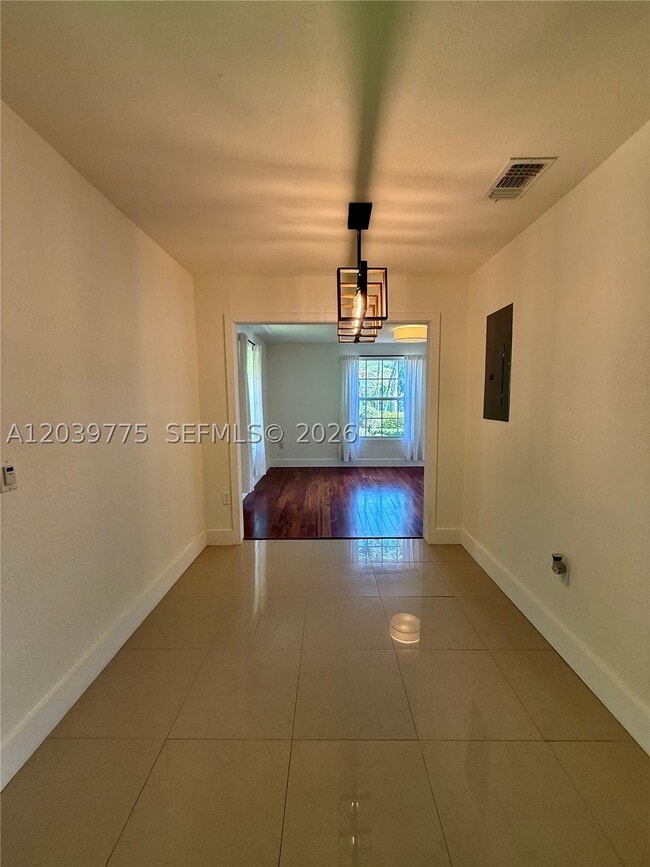 Building Photo - 4456 SW 10th St