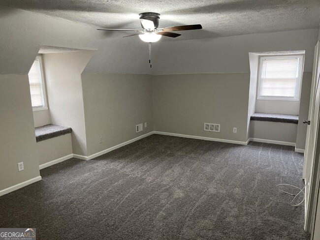 Building Photo - 859 Park Pl NE