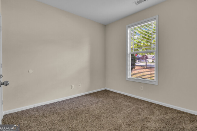 Building Photo - 119 Creekside Way