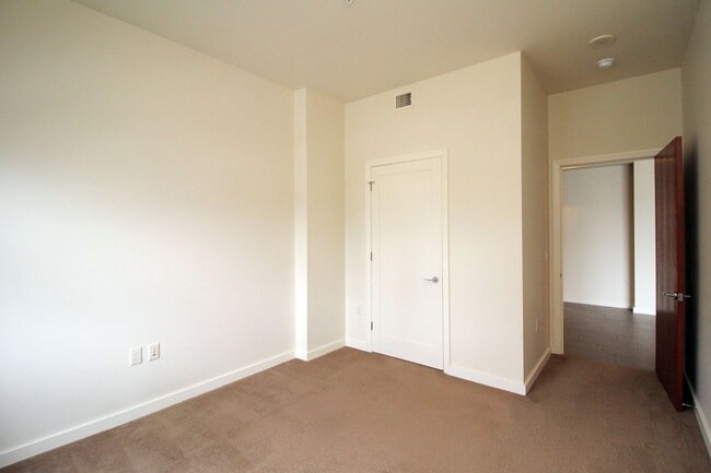 Building Photo - 1025 NW Couch St