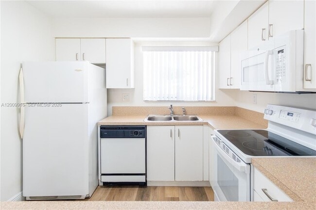 Building Photo - 14905 SW 80th St