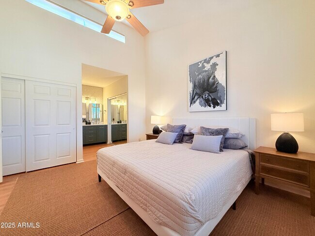 Building Photo - 5640 E Bell Rd