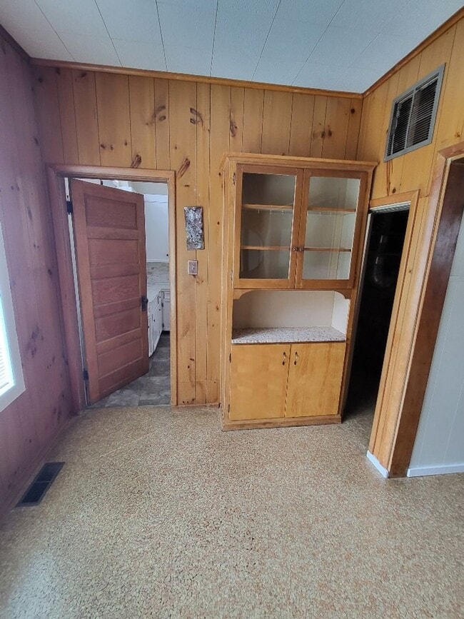 Building Photo - STATUS: AVAILABLE  | R98C | $2095.00