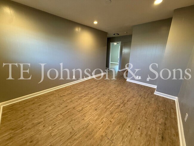 Building Photo - Sterling Pointe Apartments – Updated 2 Bedroom Living in West End Winston-Salem