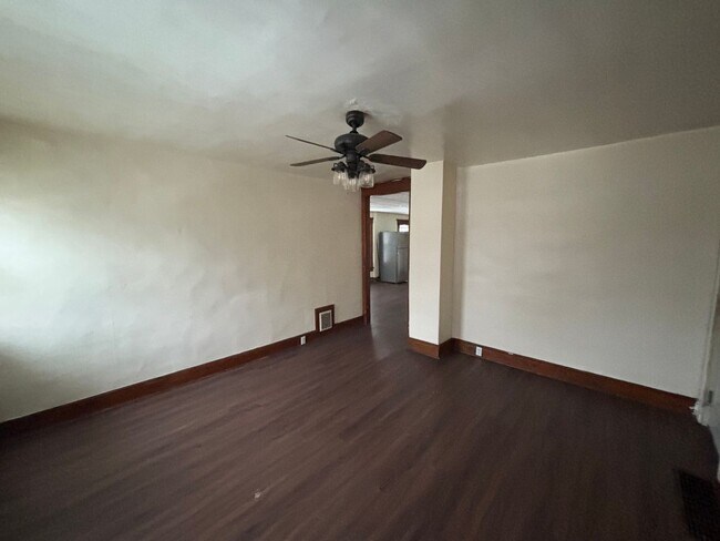 Building Photo - 65 Schubert St